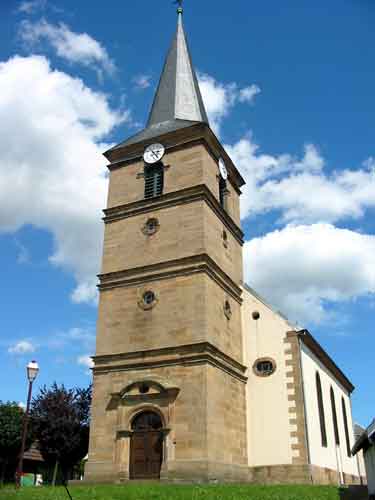  vue de face de l'glise simultane de Niederbetschdorf