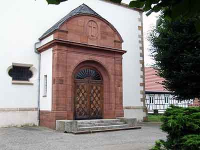 porte d'entre de l'glise luthrienne de Soultz sous Forts en Alsace